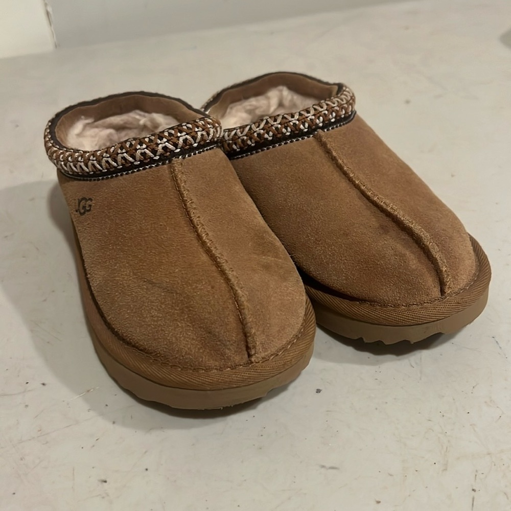 UGG Tasman kid slipper size 12 great used condition a ton of life left